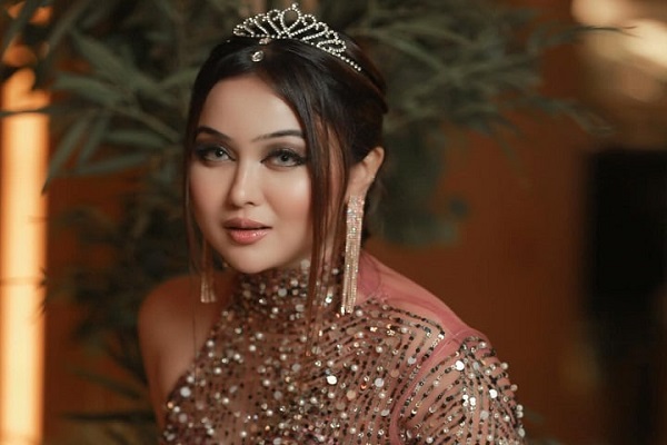 ‘আল্লাহ রক্ষা করো’, ফেসবুকে চমকের পোস্ট