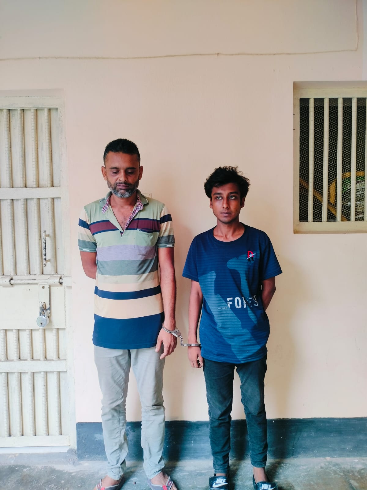 মাদক ব্যবসায়ী আটক